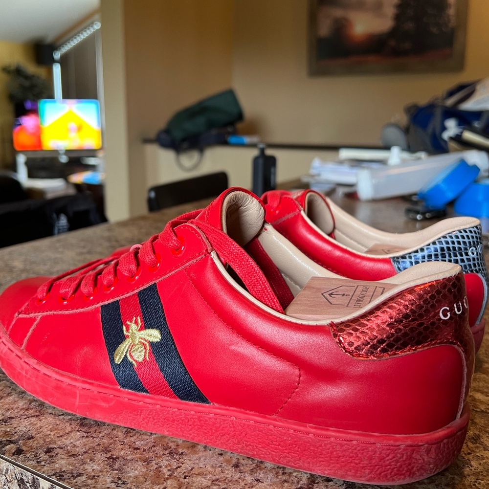 **Sold**⁣  Gucci “Ace-Bee” 🔴⁣

⁣⁣
Size 11⁣
Used